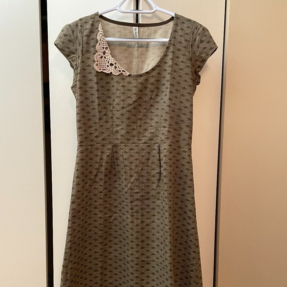 Smoking Lilly dress